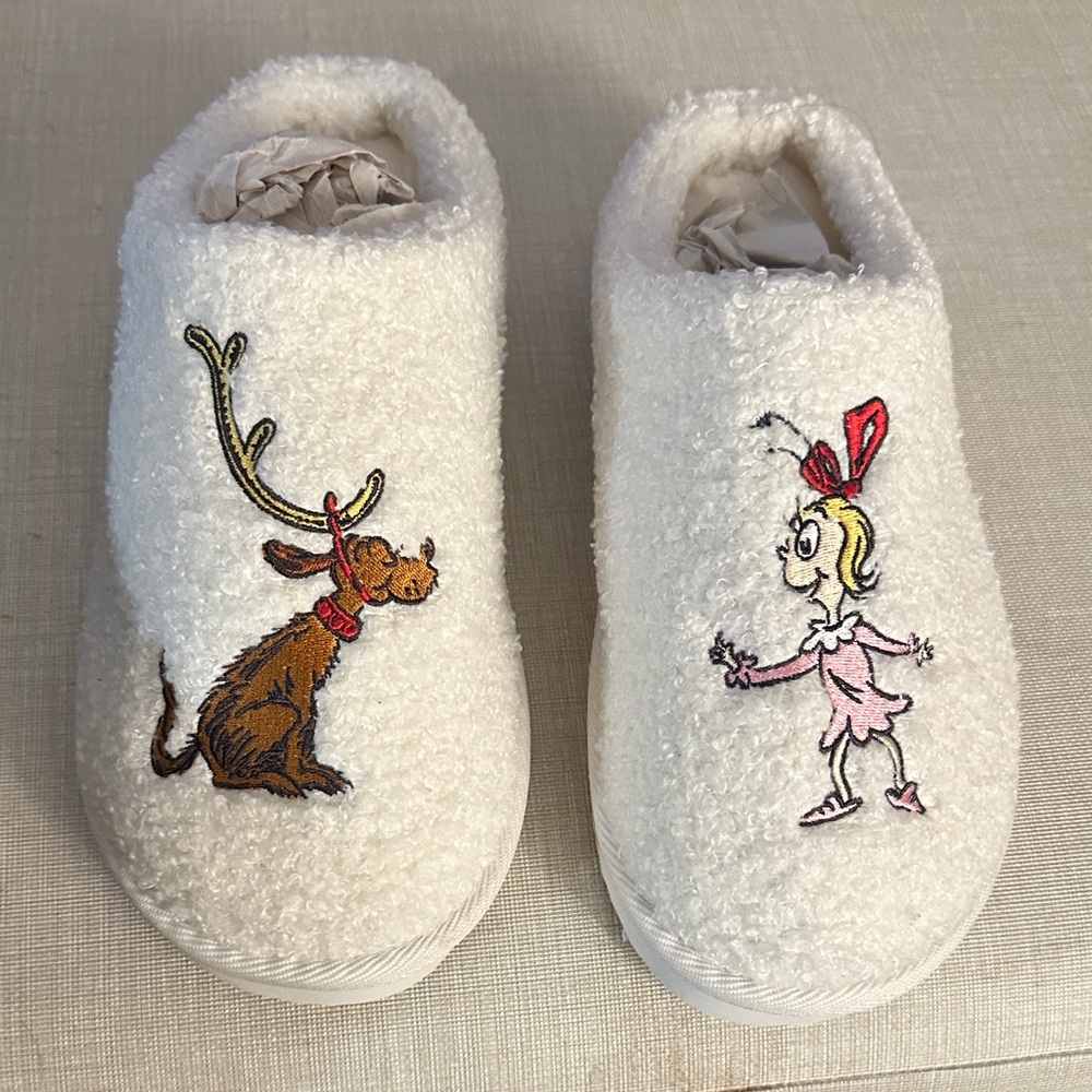 Never worn Aerie Cindy Lou Who Slippers Size 8